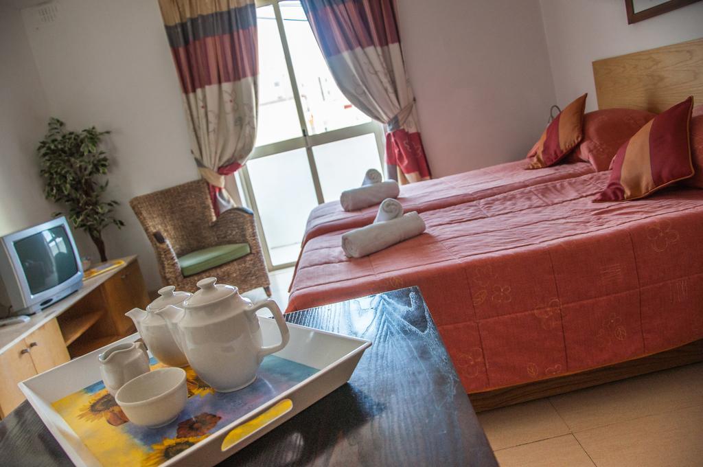 Club Salina Wharf Aparthotel Qawra Room photo