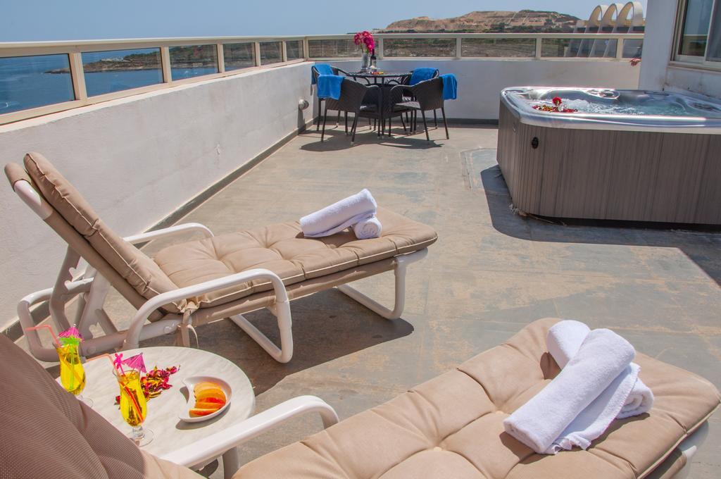 Club Salina Wharf Aparthotel Qawra Room photo